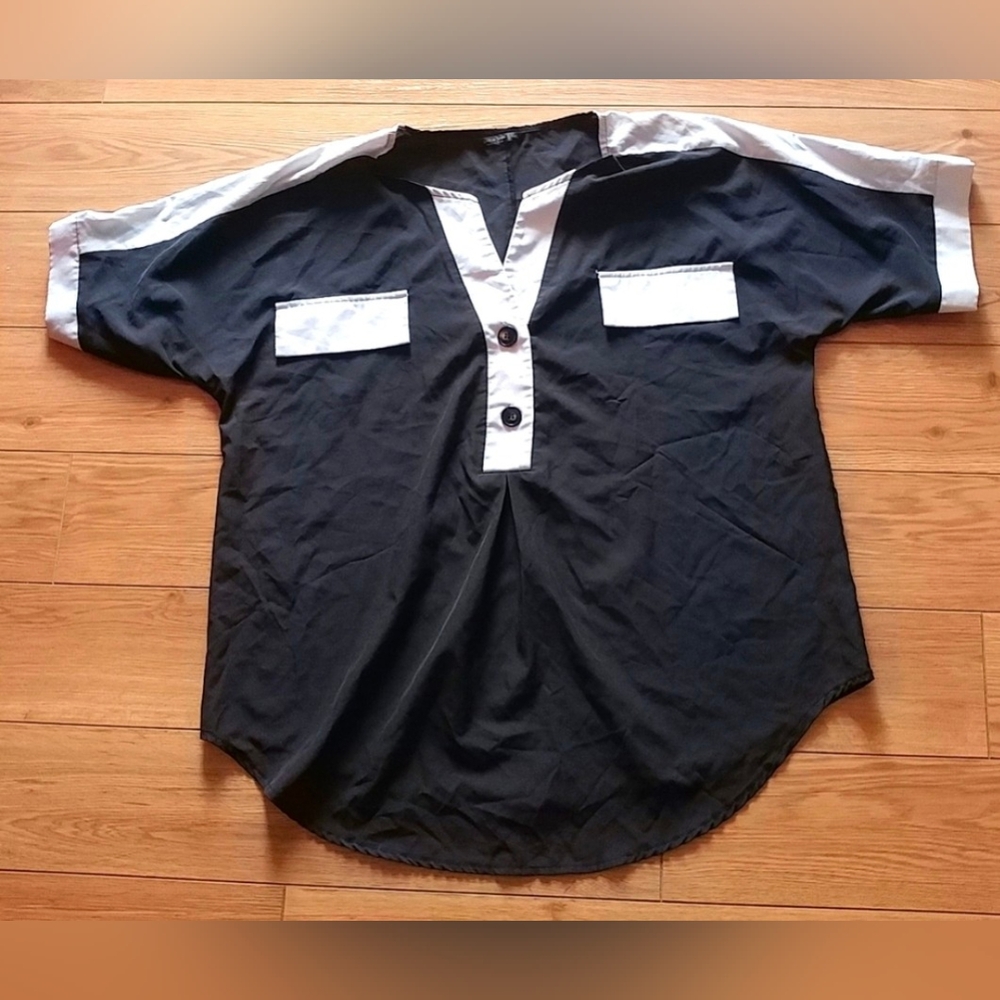 2 for 5️⃣💲1X SHEIN Oversized Women B&W Blouse